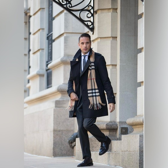 BURBERRY Novacheck Unisex Scarf in traditional Camel, Black and Red Colorway. - Picture 10 of 10